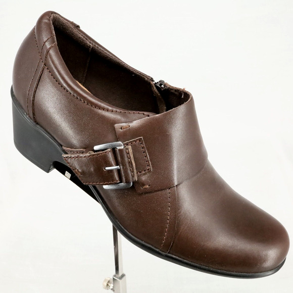Clarks Shoes Womens 8.5 Brown Heels Buckle Side Zip Slip On Rubber Soles Comfort - Picture 1 of 14